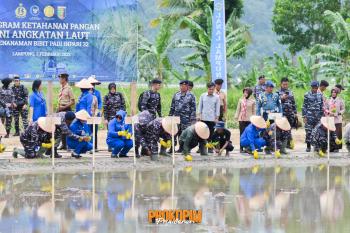 TNI AL Batalyon Infanteri 7 Marinir Teluk Pandan Wujudkan Ketahanan Pangan Nasional Lewat Bakti Sosial dan Kesehatan